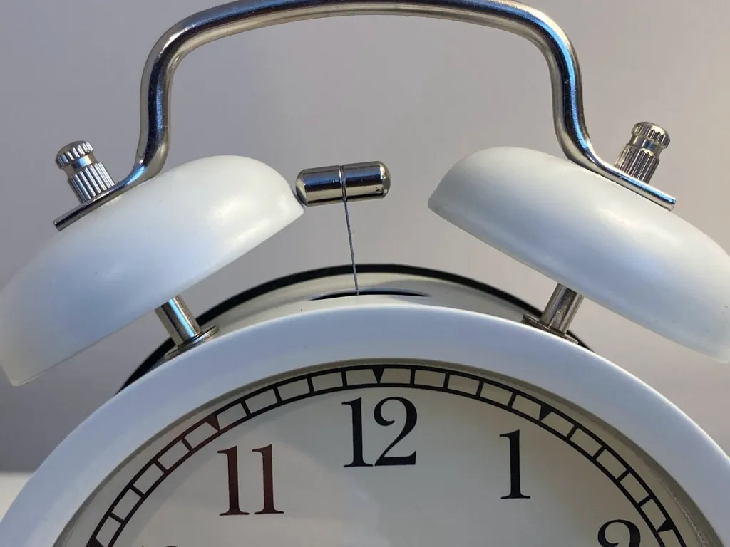 12:12 на часах: значение в ангельской нумерологии